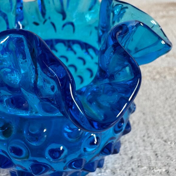 Vintage Small Blue Glass Fenton Hobnail Ruffle Vase - Picture 8 of 10